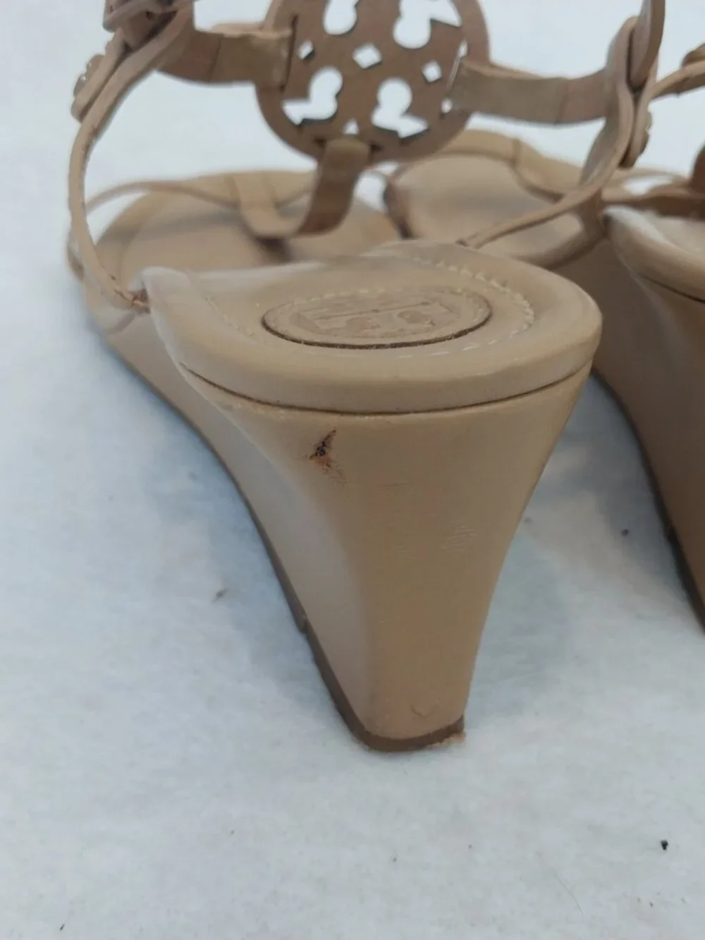 Tory Burch Wedge Sandals 7.5 Miller Beige Nude Leather T-Strap Logo Medallion